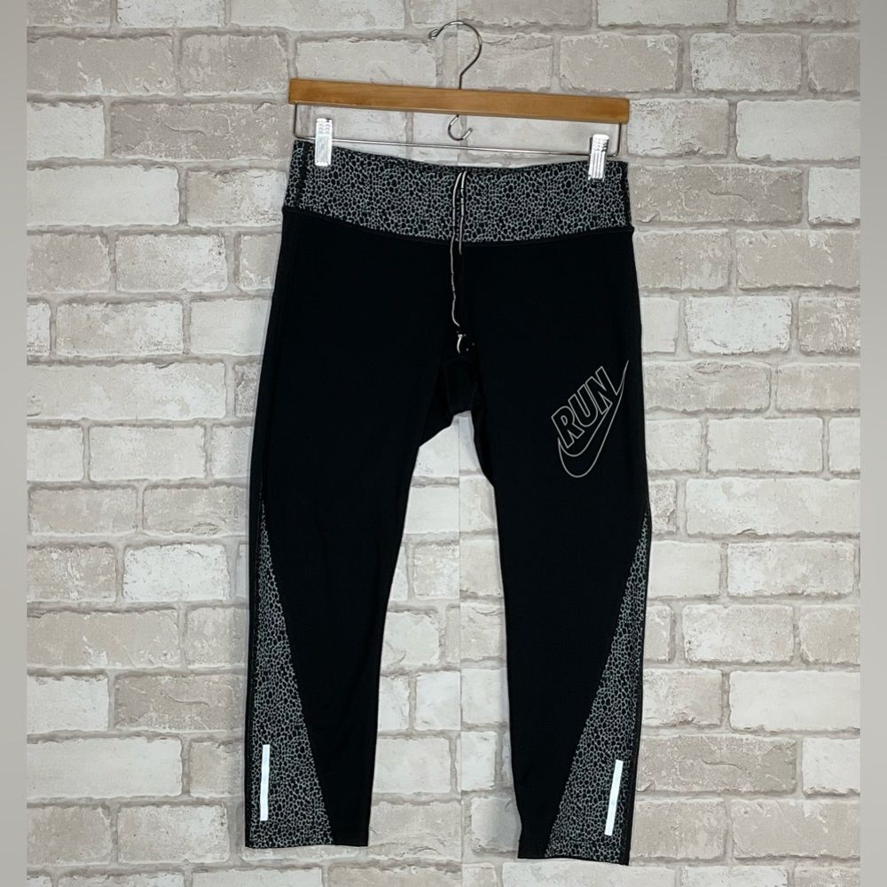 Nike Black Capri Leggings Size M